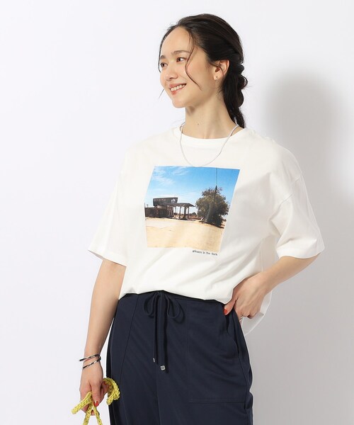 SHOO・LA・RUE（シューラルー）の「【洗える/プチプラ/綿100％】グラフィック半袖ゆるTシャツ（Tシャツ/カットソー・レディース・グリーン系1/ブルー系2/ホワイト系5/ブラック/ホワイト系2/グレー系その他/チャコール/イエロー系1/ベージュ系その他6/オレンジ系その他5/ベージュ系その他7/ホワイト/アイボリー/ブラック系5/ネイビー系5/ピンク系9/グレー系その他7/ホワイト系7/ホワイト系8/グリーン系5・02/03/04）」の22枚目の写真