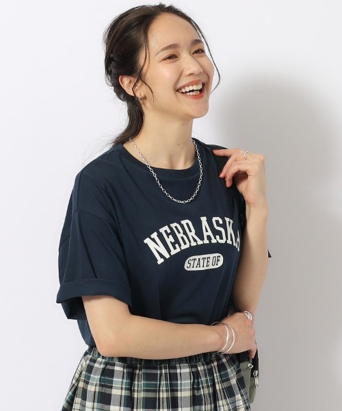 SHOO・LA・RUE（シューラルー）の「【洗える/プチプラ/綿100％】グラフィック半袖ゆるTシャツ（Tシャツ/カットソー・レディース・グリーン系1/ブルー系2/ホワイト系5/ブラック/ホワイト系2/グレー系その他/チャコール/イエロー系1/ベージュ系その他6/オレンジ系その他5/ベージュ系その他7/ホワイト/アイボリー/ブラック系5/ネイビー系5/ピンク系9/グレー系その他7/ホワイト系7/ホワイト系8/グリーン系5・02/03/04）」の16枚目の写真