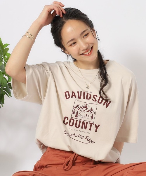 SHOO・LA・RUE（シューラルー）の「【洗える/プチプラ/綿100％】グラフィック半袖ゆるTシャツ（Tシャツ/カットソー・レディース・グリーン系1/ブルー系2/ホワイト系5/ブラック/ホワイト系2/グレー系その他/チャコール/イエロー系1/ベージュ系その他6/オレンジ系その他5/ベージュ系その他7/ホワイト/アイボリー/ブラック系5/ネイビー系5/ピンク系9/グレー系その他7/ホワイト系7/ホワイト系8/グリーン系5・02/03/04）」の12枚目の写真