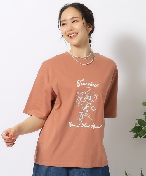 SHOO・LA・RUE（シューラルー）の「【洗える/プチプラ/綿100％】グラフィック半袖ゆるTシャツ（Tシャツ/カットソー・レディース・グリーン系1/ブルー系2/ホワイト系5/ブラック/ホワイト系2/グレー系その他/チャコール/イエロー系1/ベージュ系その他6/オレンジ系その他5/ベージュ系その他7/ホワイト/アイボリー/ブラック系5/ネイビー系5/ピンク系9/グレー系その他7/ホワイト系7/ホワイト系8/グリーン系5・02/03/04）」の20枚目の写真