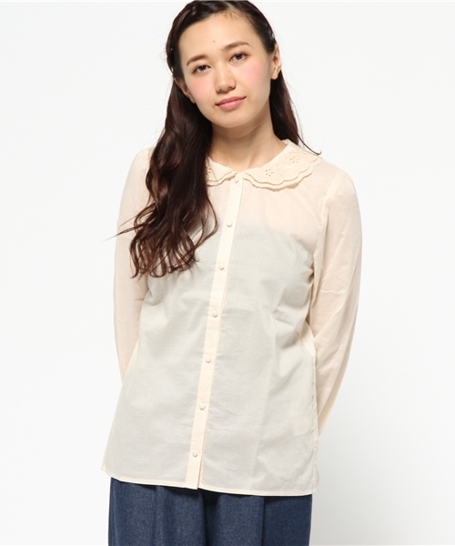 earth music&ecology（アースミュージックアンドエコロジー）の「2枚衿レース刺繍ブラウス（シャツ/ブラウス・レディース・アイボリー/ピンクベージュ/ネイビー・SMALL/MEDIUM）」の3枚目の写真