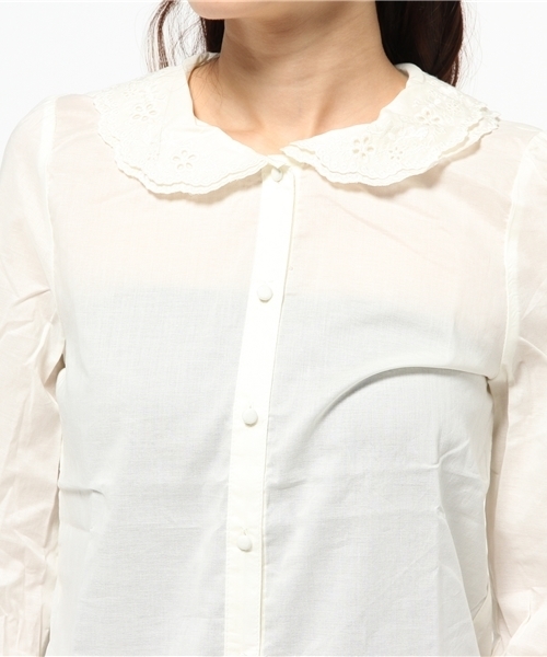 earth music&ecology（アースミュージックアンドエコロジー）の「2枚衿レース刺繍ブラウス（シャツ/ブラウス・レディース・アイボリー/ピンクベージュ/ネイビー・SMALL/MEDIUM）」の7枚目の写真
