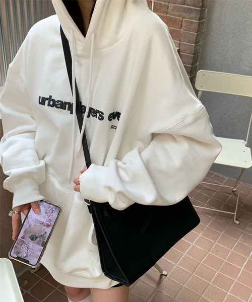 MEMECLE（メメクル）の「【 MEMECLE / メメクル 】ロゴプリント スウェット パーカー（パーカー・レディース・オートミール/ネイビー/ブラック/ホワイト・M/L）」の2枚目の写真