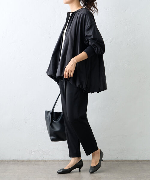 BEARDSLEY（ビアズリー）の「ソデパフバルーンブルゾン（ノーカラージャケット・レディース・ブラック/カーキ・FREE）」の3枚目の写真