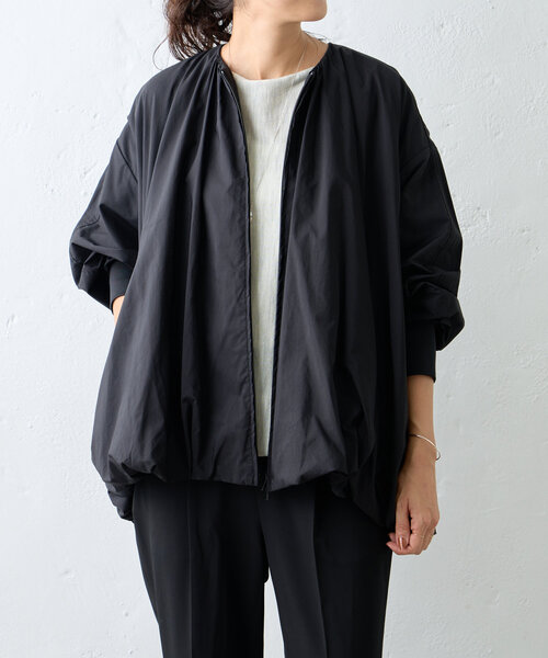 BEARDSLEY（ビアズリー）の「ソデパフバルーンブルゾン（ノーカラージャケット・レディース・ブラック/カーキ・FREE）」の6枚目の写真