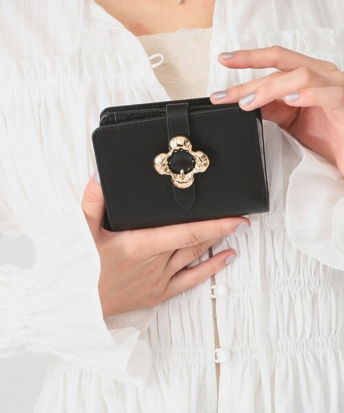 Ray BEAMS（レイビームス）の「【WEB限定】Hashibami / 花バックル ウォレット（財布・レディース・イエロー系その他5/グレー/グリーン系その他4/オレンジ/シルバー/ブラック・ONE SIZE）」の2枚目の写真