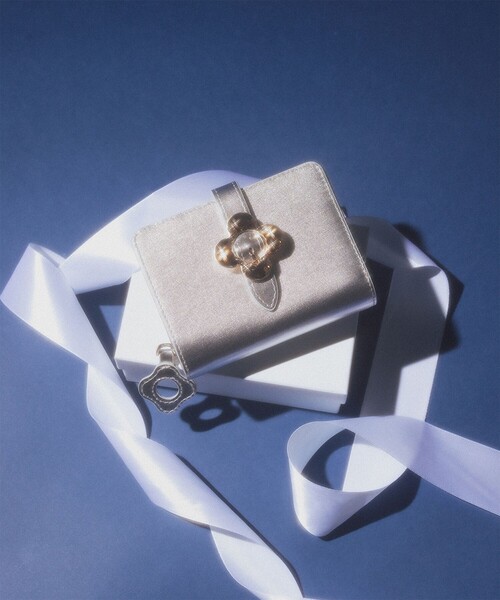 Ray BEAMS（レイビームス）の「【WEB限定】Hashibami / 花バックル ウォレット（財布・レディース・イエロー系その他5/グレー/グリーン系その他4/オレンジ/シルバー/ブラック・ONE SIZE）」の7枚目の写真