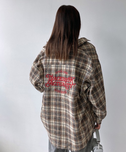AS KNOW AS plus（アズノゥアズプラス）の「◇バックアートサガラロゴ刺繍 オーバーサイズシャツ（シャツ/ブラウス・レディース・ブラウン系/レッド系/ベージュ系・FREE）」の12枚目の写真