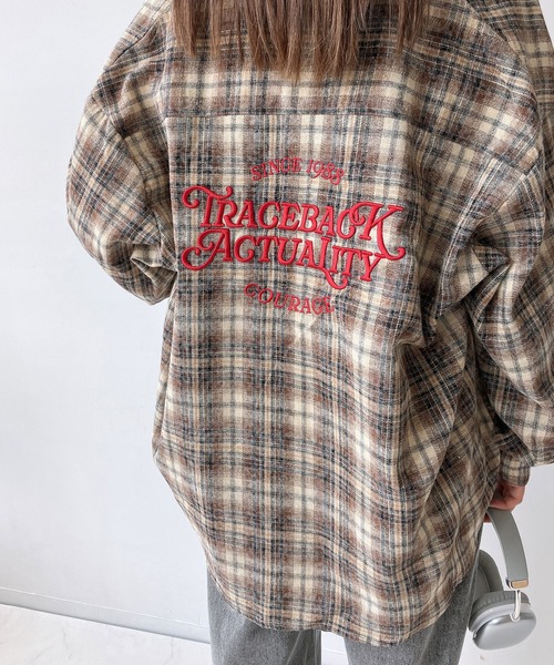 AS KNOW AS plus（アズノゥアズプラス）の「◇バックアートサガラロゴ刺繍 オーバーサイズシャツ（シャツ/ブラウス・レディース・ブラウン系/レッド系/ベージュ系・FREE）」の13枚目の写真