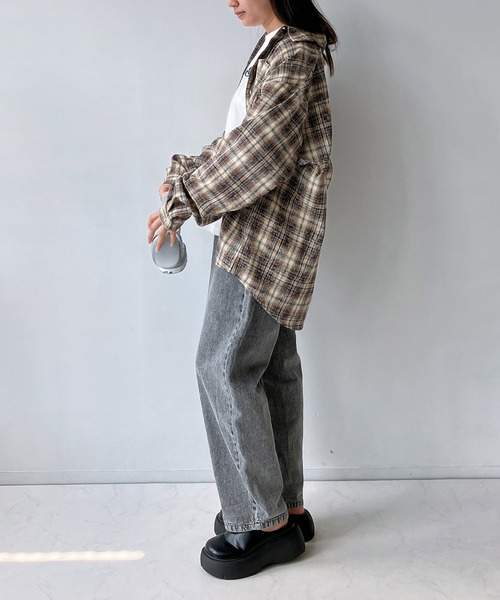 AS KNOW AS plus（アズノゥアズプラス）の「◇バックアートサガラロゴ刺繍 オーバーサイズシャツ（シャツ/ブラウス・レディース・ブラウン系/レッド系/ベージュ系・FREE）」の16枚目の写真