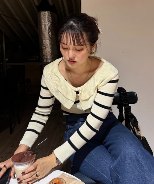 efill(エフィル)の「フリル襟の ボーダー ニット カーディガン(ニット/セーター・レディース・ホワイト・FREE)」の4枚目の写真