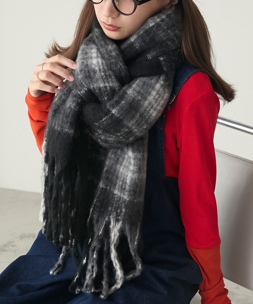 BONLECILL（ボンルシール）の「BIGシャギーチェックマフラー/ストール（マフラー・レディース・ブルー/ピンク/アイボリー/ブラック・FREE）」の16枚目の写真