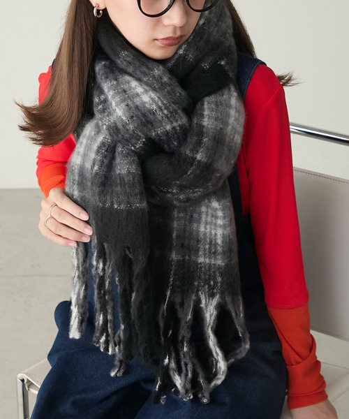 BONLECILL（ボンルシール）の「BIGシャギーチェックマフラー/ストール（マフラー・レディース・ブルー/ピンク/アイボリー/ブラック・FREE）」の17枚目の写真