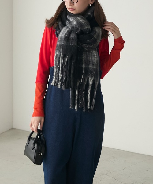 BONLECILL（ボンルシール）の「BIGシャギーチェックマフラー/ストール（マフラー・レディース・ブルー/ピンク/アイボリー/ブラック・FREE）」の20枚目の写真