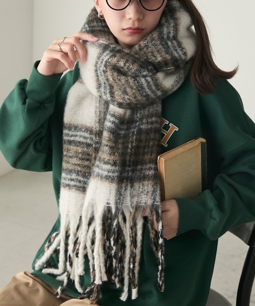 BONLECILL（ボンルシール）の「BIGシャギーチェックマフラー/ストール（マフラー・レディース・ブルー/ピンク/アイボリー/ブラック・FREE）」の9枚目の写真