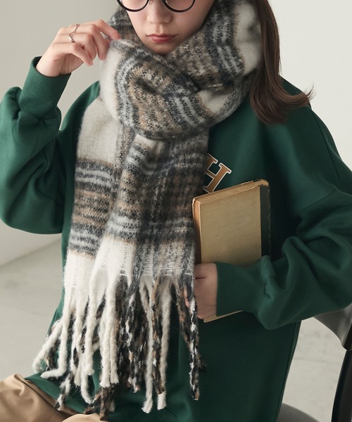 BONLECILL（ボンルシール）の「BIGシャギーチェックマフラー/ストール（マフラー・レディース・ブルー/ピンク/アイボリー/ブラック・FREE）」の10枚目の写真