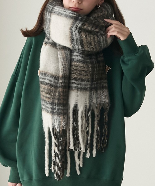 BONLECILL（ボンルシール）の「BIGシャギーチェックマフラー/ストール（マフラー・レディース・ブルー/ピンク/アイボリー/ブラック・FREE）」の11枚目の写真