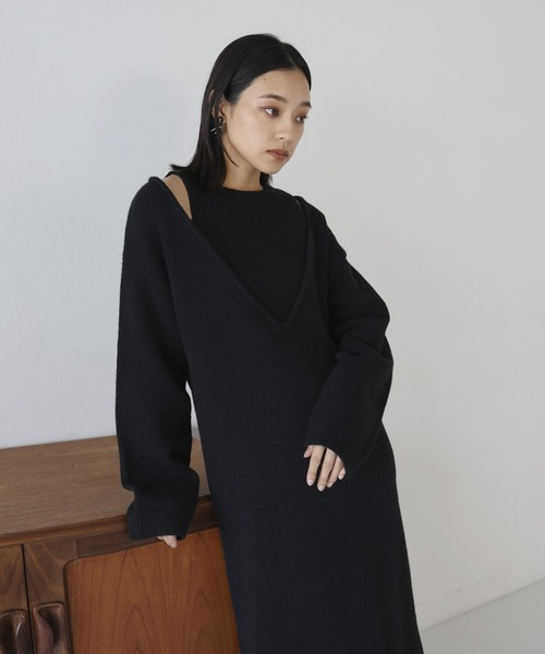 hellam(へラム)の「レイヤード風Vネックニットワンピース(ワンピース・レディース・チャコール/ブラック・FREE)」の16枚目の写真