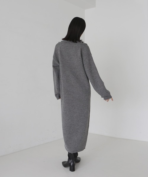 hellam(へラム)の「レイヤード風Vネックニットワンピース(ワンピース・レディース・チャコール/ブラック・FREE)」の7枚目の写真