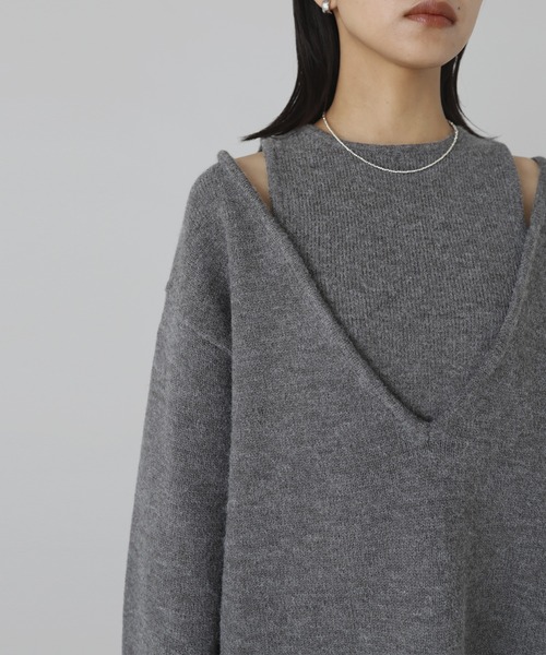 hellam(へラム)の「レイヤード風Vネックニットワンピース(ワンピース・レディース・チャコール/ブラック・FREE)」の8枚目の写真