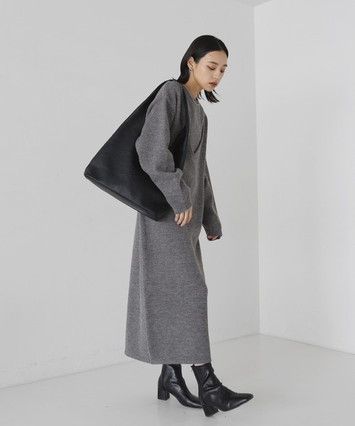 hellam(へラム)の「レイヤード風Vネックニットワンピース(ワンピース・レディース・チャコール/ブラック・FREE)」の11枚目の写真