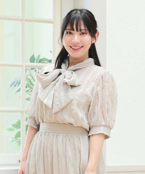 u plume(ユープリュム)の「【LL~4L 大きいサイズ】チェック柄シアーブラウス(シャツ/ブラウス・レディース・グレー/ブラウン/ブラック・LL/3L/4L)」の4枚目の写真