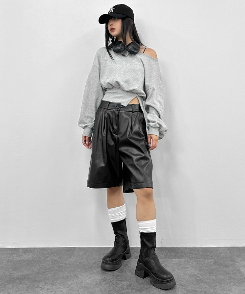 LVEU.（ラブユ.）の「【LVEU.】ウエストスリットスウェットトップス / トップス カットソー スウェット ワンショル オフショル スリット クロップド ショート リブ 長袖 クルーネック ブラック ホワイト グレー（スウェット・レディース・グレー/ブラック/ホワイト・FREE）」の17枚目の写真