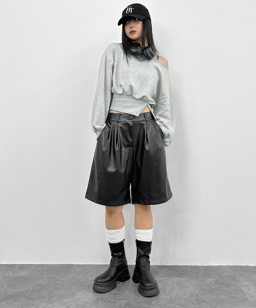 LVEU.（ラブユ.）の「【LVEU.】ウエストスリットスウェットトップス / トップス カットソー スウェット ワンショル オフショル スリット クロップド ショート リブ 長袖 クルーネック ブラック ホワイト グレー（スウェット・レディース・グレー/ブラック/ホワイト・FREE）」の19枚目の写真