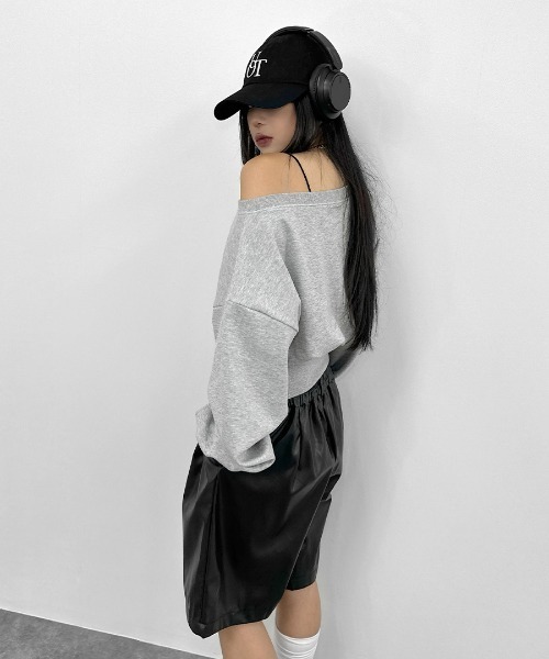 LVEU.（ラブユ.）の「【LVEU.】ウエストスリットスウェットトップス / トップス カットソー スウェット ワンショル オフショル スリット クロップド ショート リブ 長袖 クルーネック ブラック ホワイト グレー（スウェット・レディース・グレー/ブラック/ホワイト・FREE）」の21枚目の写真