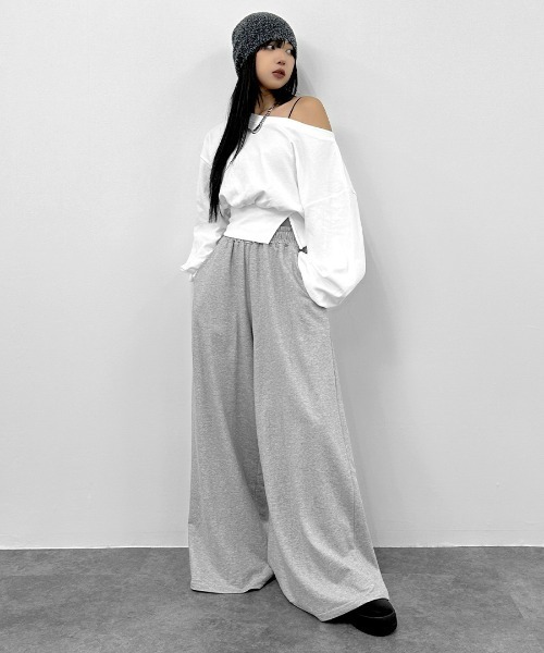 LVEU.（ラブユ.）の「【LVEU.】ウエストスリットスウェットトップス / トップス カットソー スウェット ワンショル オフショル スリット クロップド ショート リブ 長袖 クルーネック ブラック ホワイト グレー（スウェット・レディース・グレー/ブラック/ホワイト・FREE）」の22枚目の写真