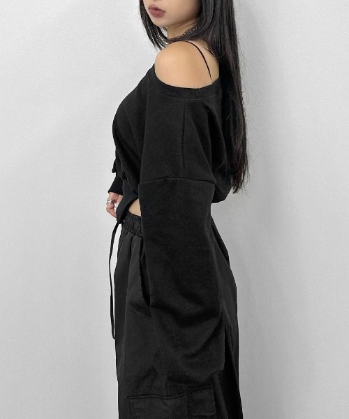 LVEU.（ラブユ.）の「【LVEU.】ウエストスリットスウェットトップス / トップス カットソー スウェット ワンショル オフショル スリット クロップド ショート リブ 長袖 クルーネック ブラック ホワイト グレー（スウェット・レディース・グレー/ブラック/ホワイト・FREE）」の4枚目の写真