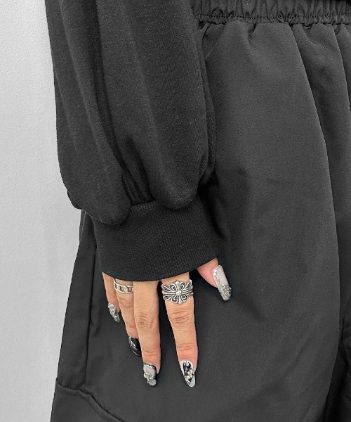 LVEU.（ラブユ.）の「【LVEU.】ウエストスリットスウェットトップス / トップス カットソー スウェット ワンショル オフショル スリット クロップド ショート リブ 長袖 クルーネック ブラック ホワイト グレー（スウェット・レディース・グレー/ブラック/ホワイト・FREE）」の7枚目の写真