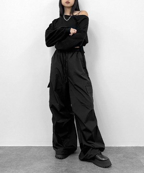 LVEU.（ラブユ.）の「【LVEU.】ウエストスリットスウェットトップス / トップス カットソー スウェット ワンショル オフショル スリット クロップド ショート リブ 長袖 クルーネック ブラック ホワイト グレー（スウェット・レディース・グレー/ブラック/ホワイト・FREE）」の8枚目の写真