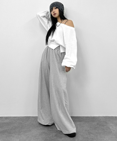 LVEU.（ラブユ.）の「【LVEU.】ウエストスリットスウェットトップス / トップス カットソー スウェット ワンショル オフショル スリット クロップド ショート リブ 長袖 クルーネック ブラック ホワイト グレー（スウェット・レディース・グレー/ブラック/ホワイト・FREE）」の12枚目の写真