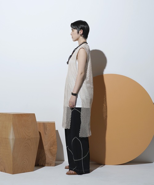 Aphlotus（アプロタス）の「ノースリーブカットオフレイヤードインナーT【無地＆メッシュ】（Tシャツ/カットソー・メンズ・ブラック系2/アイボリー系2/アイボリー系1/ブラック系1・LARGE/MEDIUM/SMALL）」の13枚目の写真