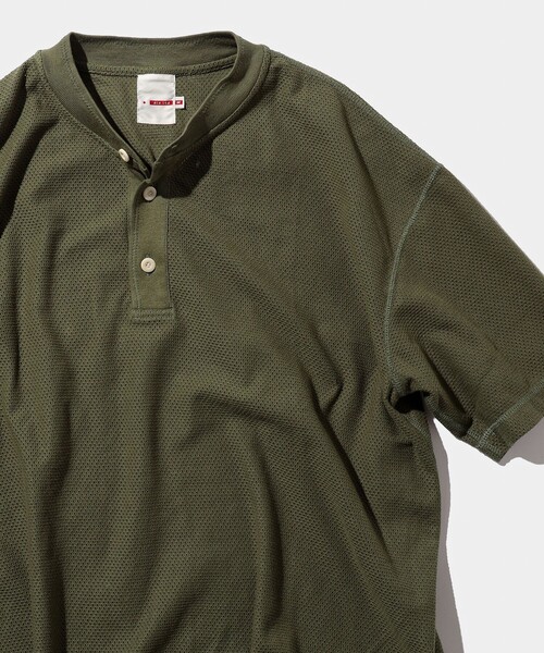 BEAMS PLUS(ビームスプラス)の「【別注】dip / Mesh Henley Neck T-shirt(Tシャツ/カットソー・メンズ・オリーブ/グレー/オレンジ・L/M/S/XL)」の1枚目の写真