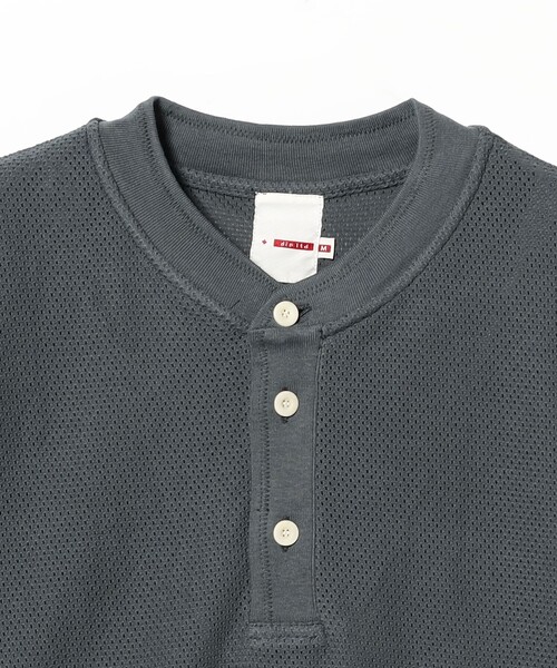 BEAMS PLUS(ビームスプラス)の「【別注】dip / Mesh Henley Neck T-shirt(Tシャツ/カットソー・メンズ・オリーブ/グレー/オレンジ・L/M/S/XL)」の6枚目の写真