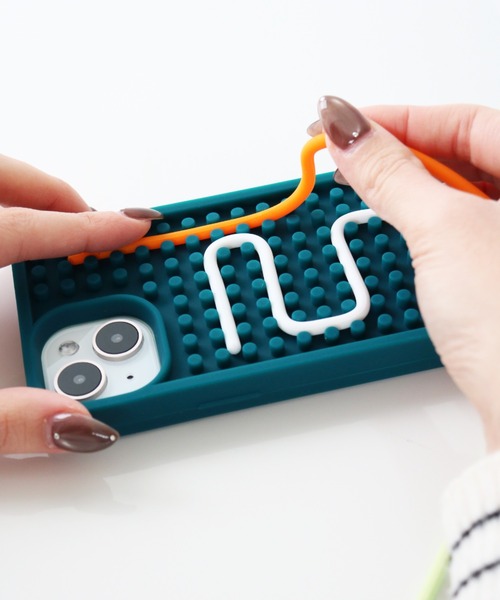 macaroni edge(マカロニエッジ)の「〈macaroni edge/マカロニエッジ〉iPhoneケース ラインアート ドットシリコンケース (iphone13/14/15/16/16pro)(スマホケース/カバー・レディース・ネイビー/バーガンディー・iPhone 13/iPhone 14/iPhone 15/iPhone 16/iPhone 16 Pro)」の7枚目の写真