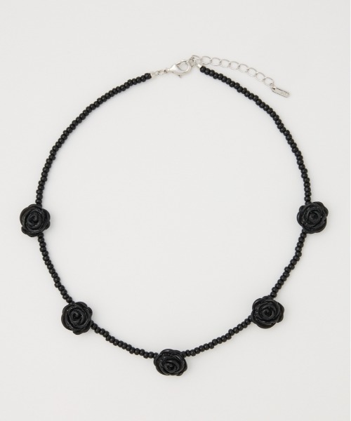 SLY（スライ）の「ROSE BEADS N/C ローズ ビーズ ネックレス（ネックレス・レディース・ブラック/ブルー/ホワイト・FREE）」の3枚目の写真