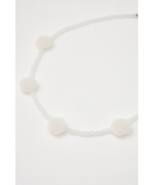 SLY（スライ）の「ROSE BEADS N/C ローズ ビーズ ネックレス（ネックレス・レディース・ブラック/ブルー/ホワイト・FREE）」の4枚目の写真