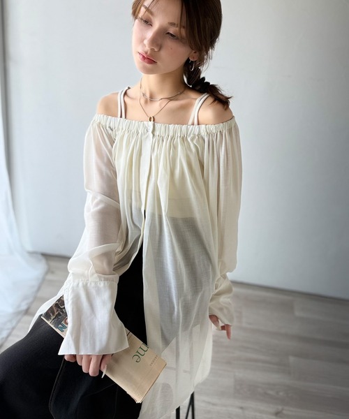 classicalelf(クラシカルエルフ)の「着るたび煌めきときめく。2wayオフショルチュニックギャザーシアーシャツ(長袖)(シャツ/ブラウス・レディース・ピンクベージュ/ブラック/オフホワイト・SMALL/MEDIUM/LARGE/X-LARGE)」の11枚目の写真