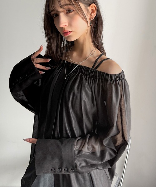 classicalelf(クラシカルエルフ)の「着るたび煌めきときめく。2wayオフショルチュニックギャザーシアーシャツ(長袖)(シャツ/ブラウス・レディース・ピンクベージュ/ブラック/オフホワイト・SMALL/MEDIUM/LARGE/X-LARGE)」の13枚目の写真