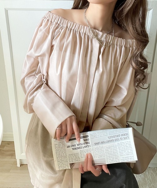classicalelf(クラシカルエルフ)の「着るたび煌めきときめく。2wayオフショルチュニックギャザーシアーシャツ(長袖)(シャツ/ブラウス・レディース・ピンクベージュ/ブラック/オフホワイト・SMALL/MEDIUM/LARGE/X-LARGE)」の18枚目の写真