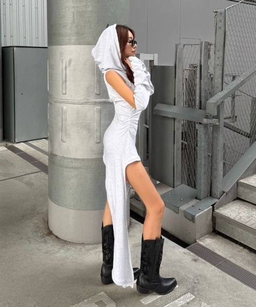 INTER FACTORY(インターファクトリー)の「Rina - アームウォーマー付きギャザーワンピース made in INTERFACTORY(ワンピース・レディース・アイボリー/ブラック/グレー・SMALL/MEDIUM)」の18枚目の写真