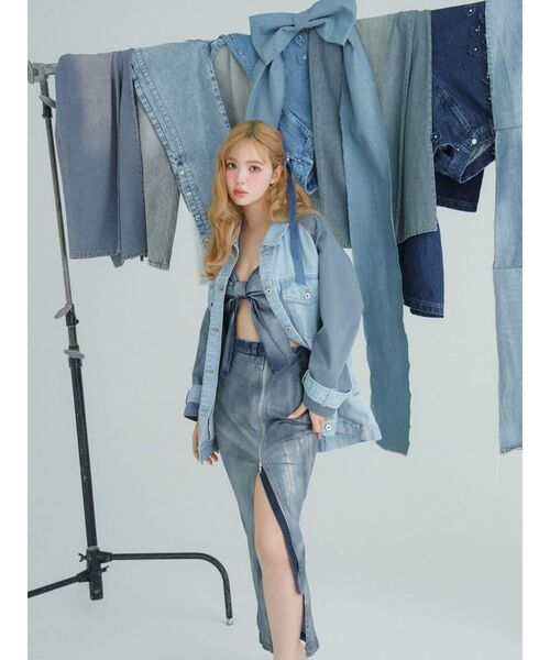CALNAMUR（カルナムール）の「GLITTER DENIM ZIP TIGHT SKIRT/グリッターデニムジップタイトスカート（スカート・レディース・ライトブルー/インディゴブルー・SMALL/MEDIUM）」の5枚目の写真