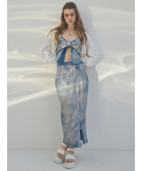 CALNAMUR（カルナムール）の「GLITTER DENIM ZIP TIGHT SKIRT/グリッターデニムジップタイトスカート（スカート・レディース・ライトブルー/インディゴブルー・SMALL/MEDIUM）」の6枚目の写真