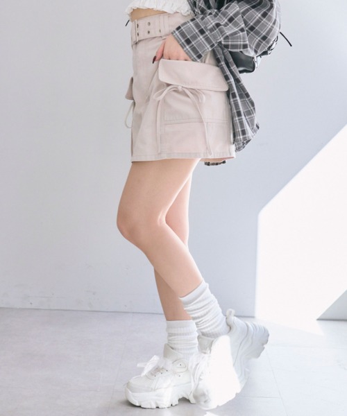 OLIVE des OLIVE（オリーブデオリーブ）の「ベルト付きカーゴミニスカート（スカート・レディース・キャメル/ライトベージュ/ブラック系その他・FREE）」の19枚目の写真