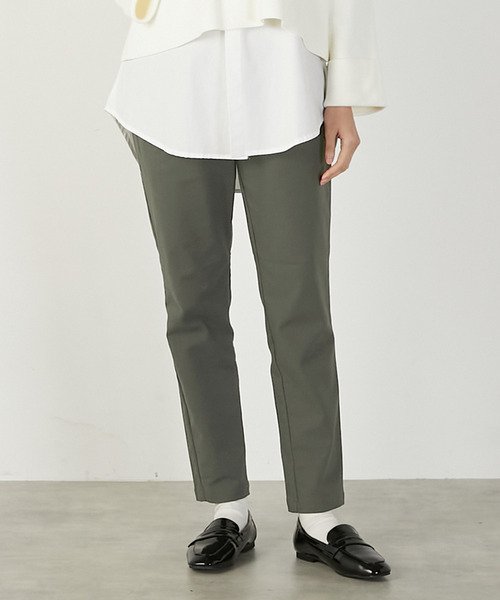 MELROSE claire(メルローズ クレール)の「《定番》ストレッチスリムテーパードパンツ(一部WEB限定カラー )(その他パンツ・レディース・ライトグレー/ブラック/オフホワイト/カーキ/ライトイエロー/ライラック/グレイッシュベージュ・2/4/3/5/1)」の5枚目の写真