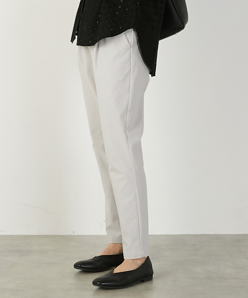 MELROSE claire(メルローズ クレール)の「《定番》ストレッチスリムテーパードパンツ(一部WEB限定カラー )(その他パンツ・レディース・ライトグレー/ブラック/オフホワイト/カーキ/ライトイエロー/ライラック/グレイッシュベージュ・2/4/3/5/1)」の8枚目の写真