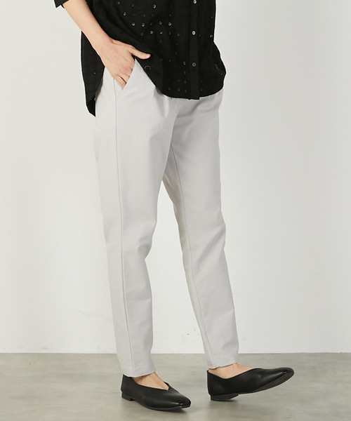 MELROSE claire(メルローズ クレール)の「《定番》ストレッチスリムテーパードパンツ(一部WEB限定カラー )(その他パンツ・レディース・ライトグレー/ブラック/オフホワイト/カーキ/ライトイエロー/ライラック/グレイッシュベージュ・2/4/3/5/1)」の10枚目の写真
